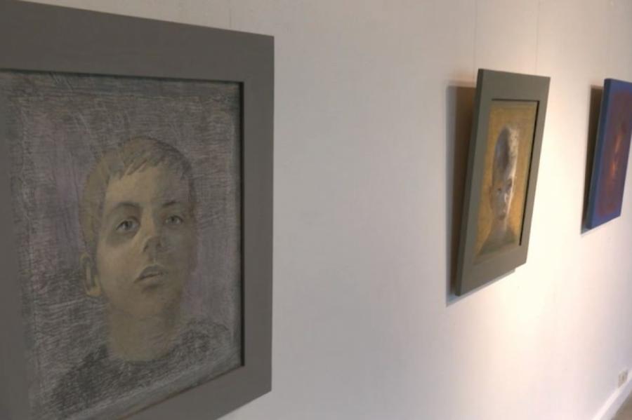 Дети без родителей стали героями выставки в Квартале Калнциема