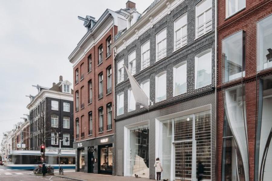 Пиксельный фасад: в центре Амстердама появился странный дом