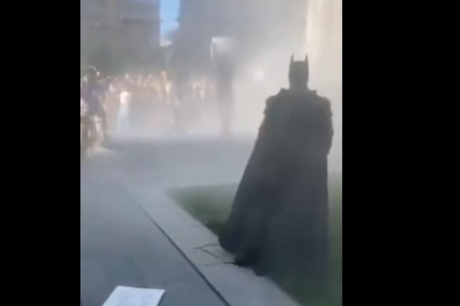 На беспорядках в Филадельфии заметили «Бэтмена» (+ВИДЕО)