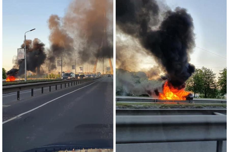 Очевидцы: на съезде с Вантового моста горит BMW X6
