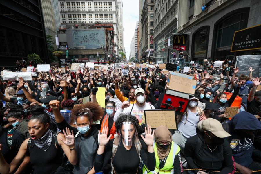 Коронавирус и протесты: в США за сутки 24 тысяч новых случаев заражения
