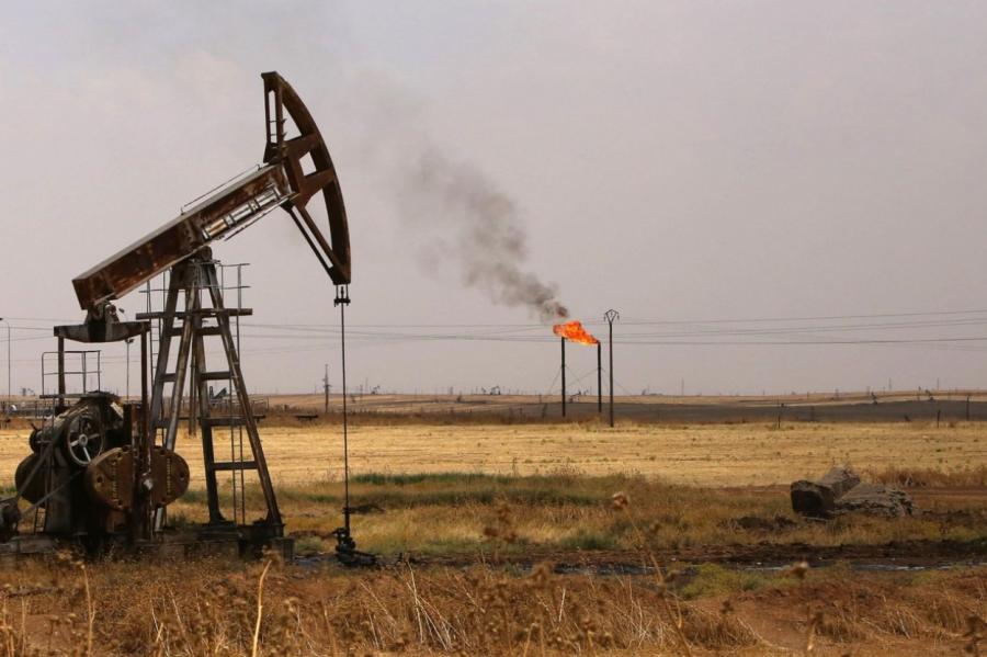Страны ОПЕК+ продлили на месяц сделку о рекордном сокращении добычи нефти
