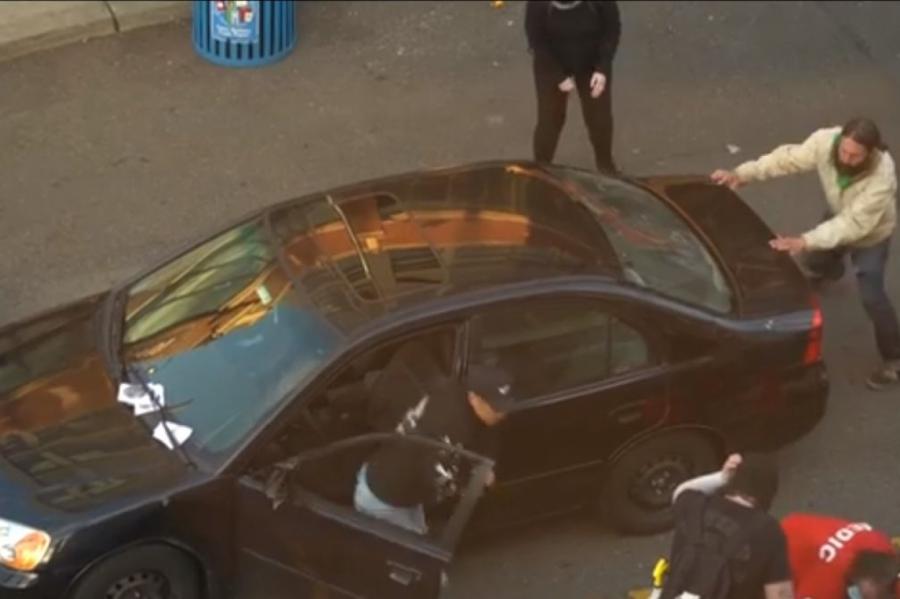 В Сиэтле автомобиль въехал в протестующих