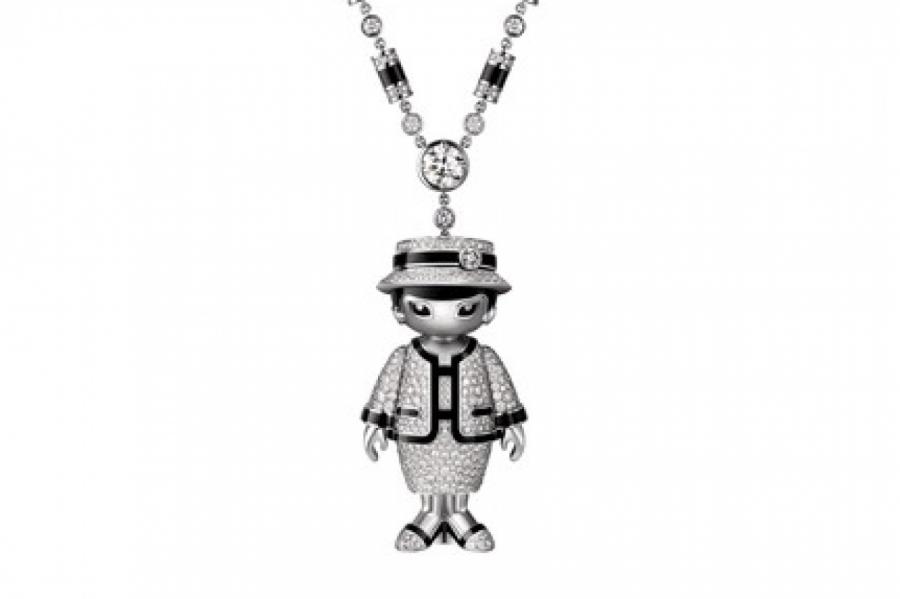 Крупным планом: часы-подвеска Chanel с бриллиантами, жемчугом акойя и эмалью
