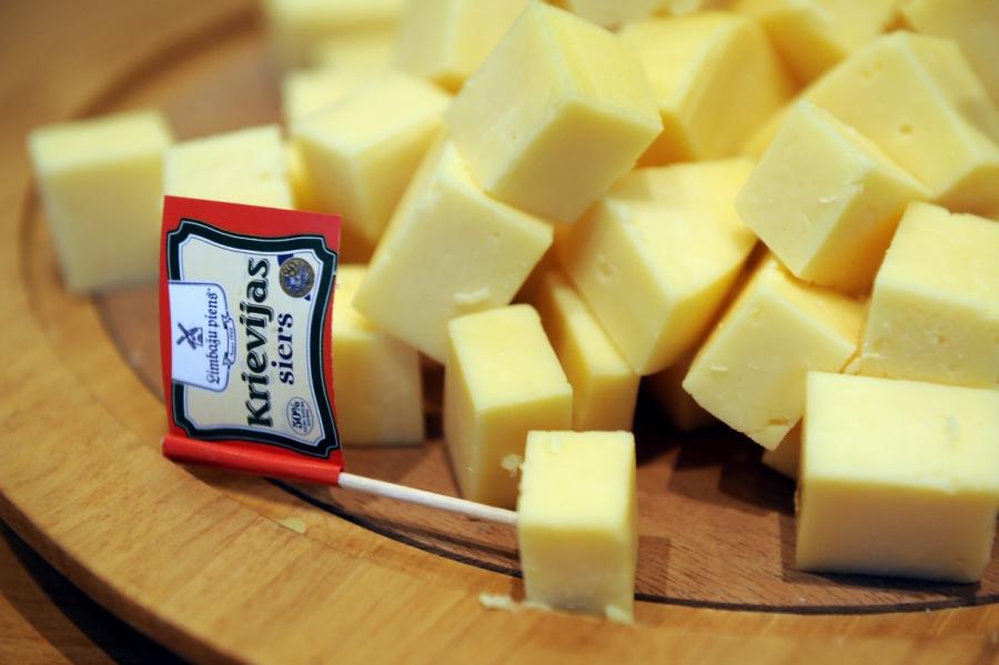 Скандал! До каких пор в Латвии будут продавать сыр "Российский?!