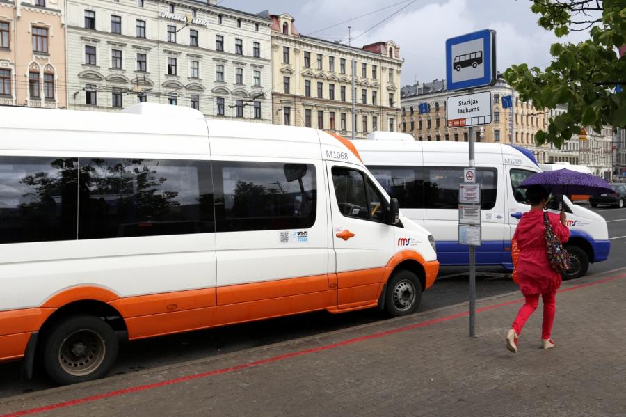 Маршрутки отменяют льготы: все микроавтобусы Риги становятся «трехсотыми»