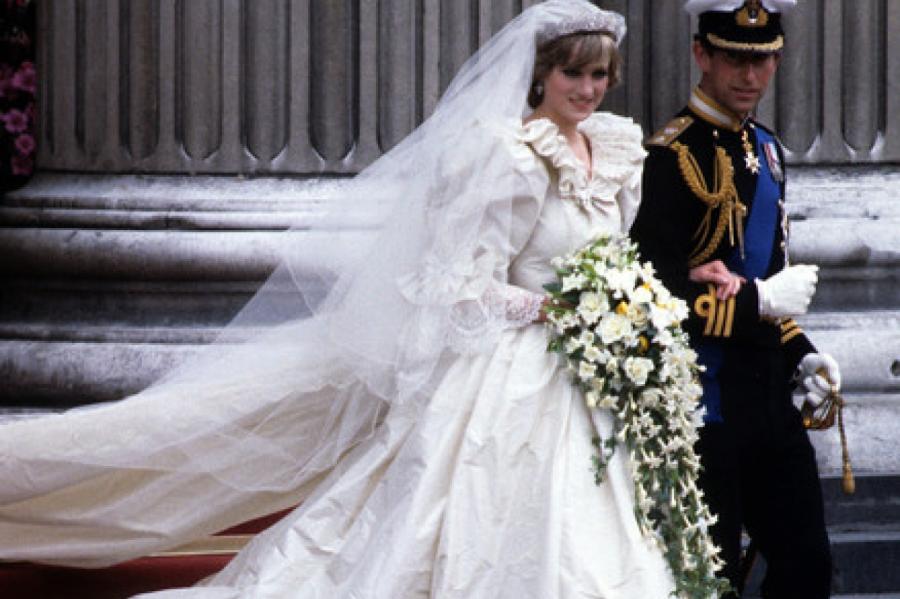 Как выглядело самое дорогое королевское свадебное платье