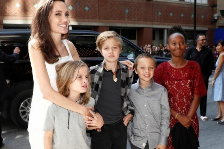 "У моих детей много причин для переживаний": Анджелина Джоли рассказала о семье