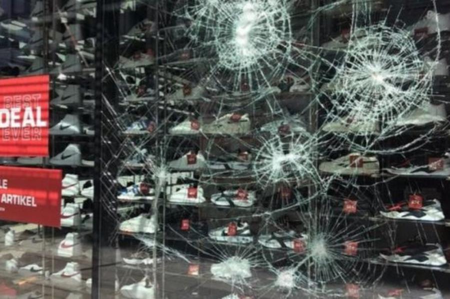 Беспорядки в Штутгарте. Разграбленные магазины и раненые полицейские (ВИДЕО)