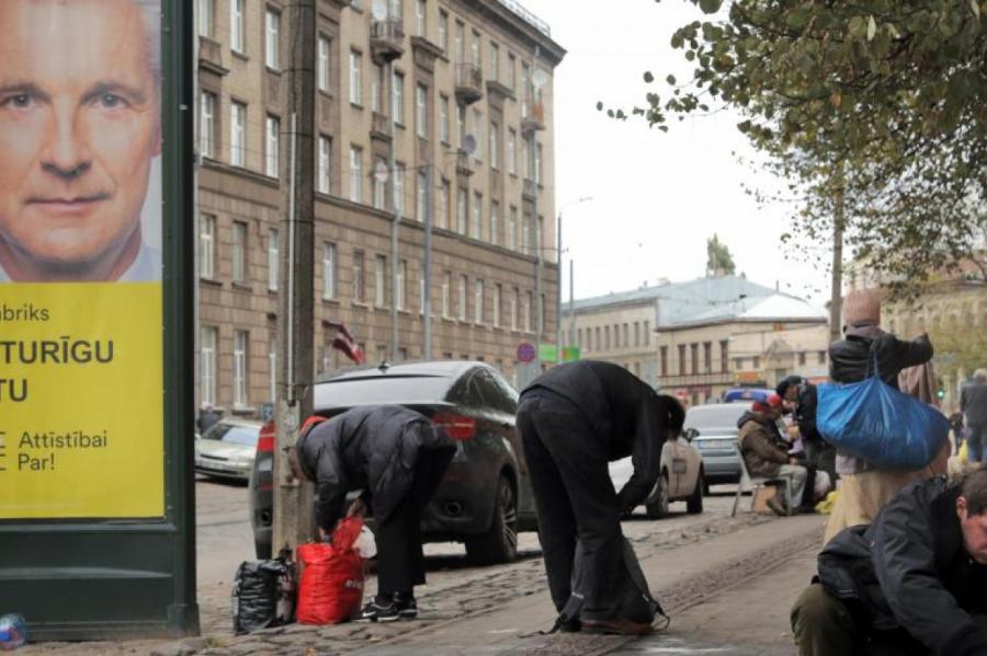 Властям Латвии придется поднять уровень гарантированного минимального дохода