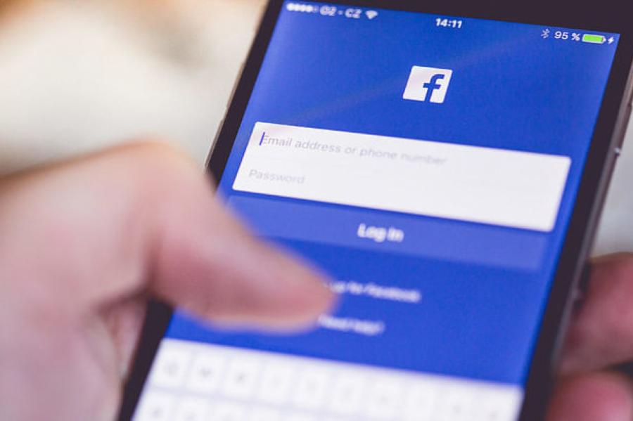 Facebook начала предупреждать о дате публикации материалов при репостах