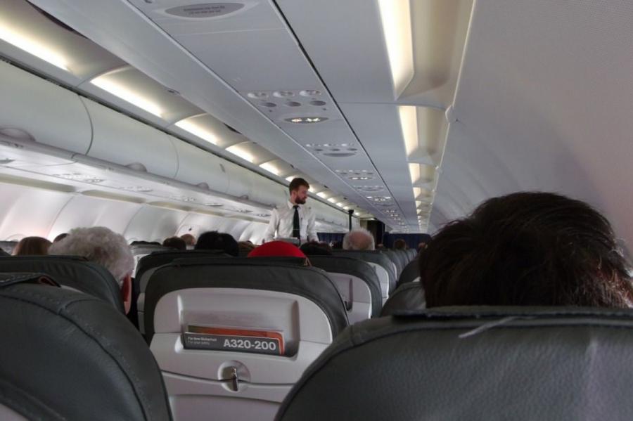 Стюардессы раскрыли самые раздражающие поступки пассажиров во время пандемии