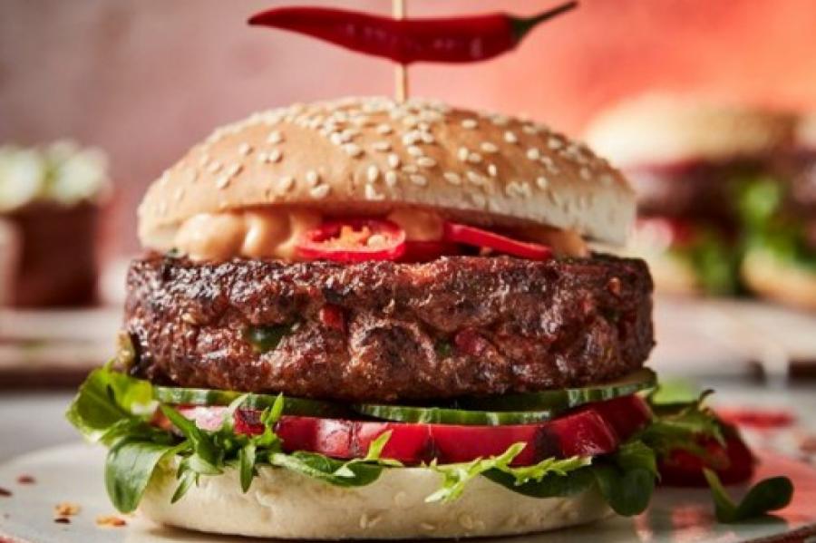В британских супермаркетах появились гамбургеры с самым острым перцем в мире