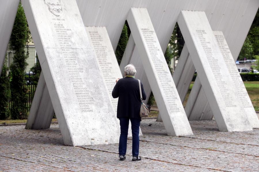 Президент и премьер почтят память жертв геноцида еврейского народа