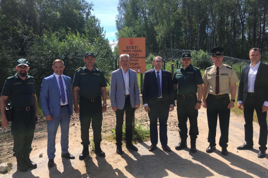 Латвия в безопасности: Пабрикс показал модернизированный участок границы с РФ