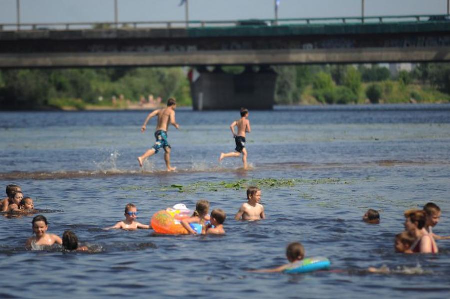 Насколько тёплая вода для купания в водоёмах Риги? Сравнение