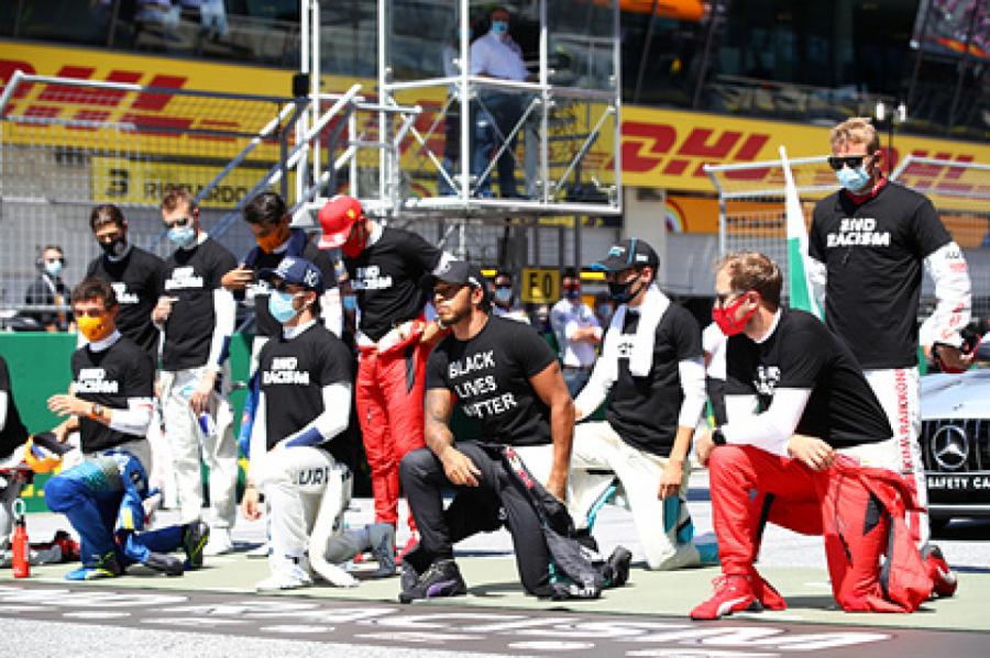 Квят и еще пятеро гонщиков «Формулы-1» отказались вставать на одно колено