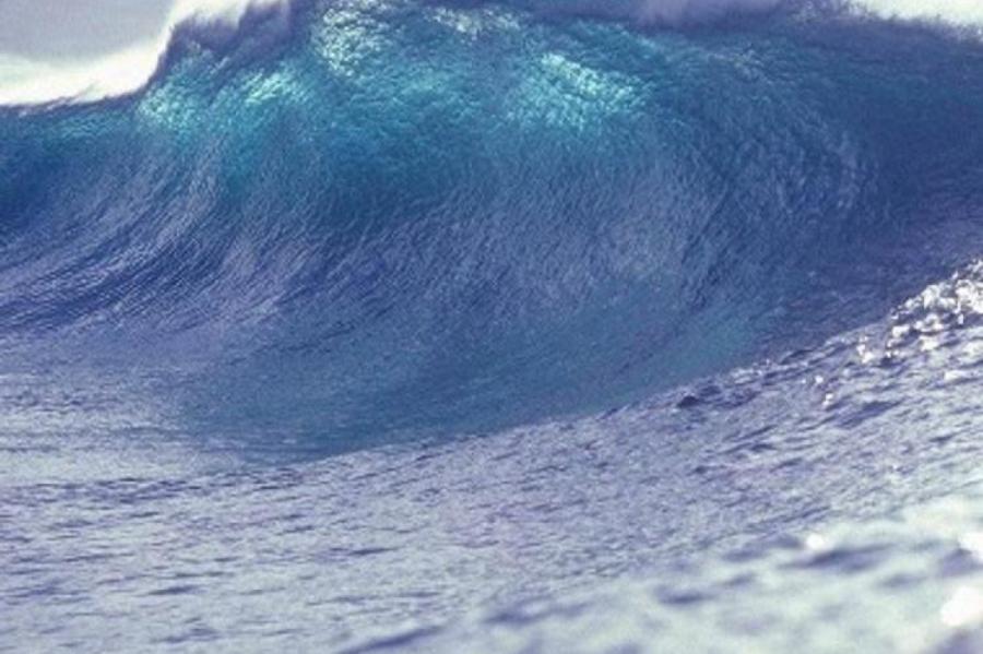 Ученые раскрыли загадку свечения морских волн