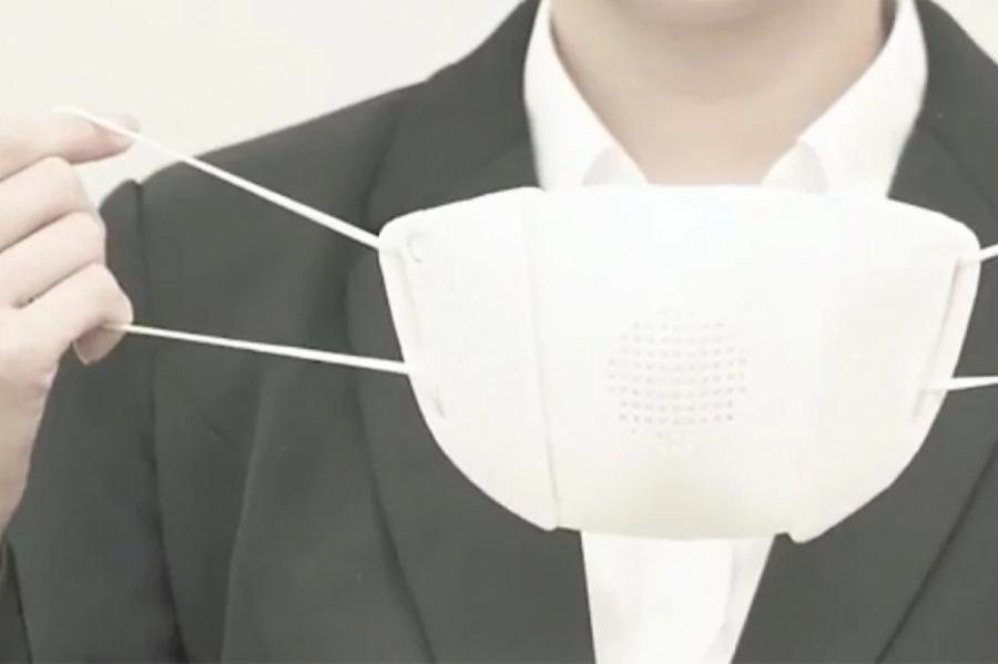 Японский стартап изобрел маски для лица с функцией перевода речи
