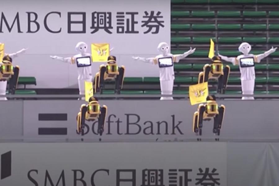 Танцующие роботы заменили людей на бейсбольном матче и ужаснули фанатов