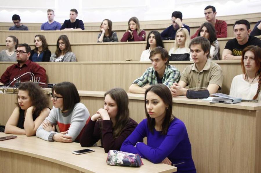 Эксперт рассказал, как много студентов уходят из вузов Латвии после первого года