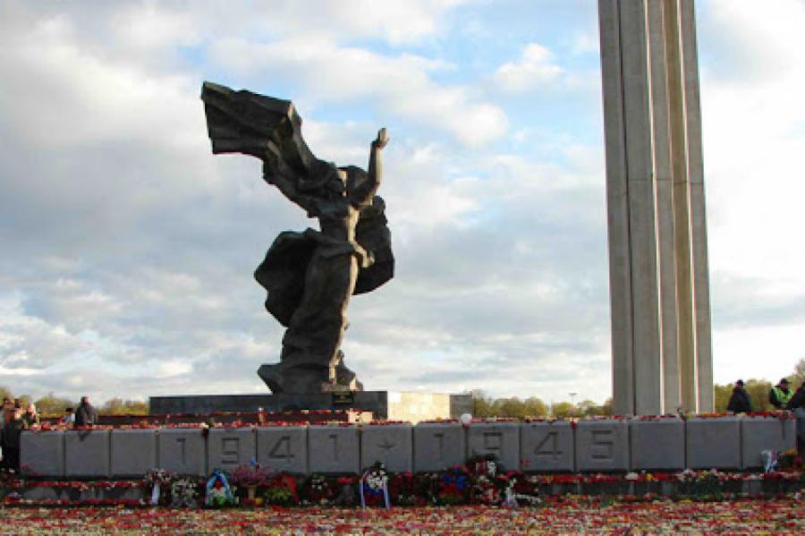 Памятник Осовободителям в Риге получил новое название на картах