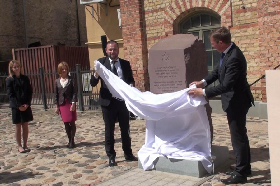 В Риге открылся памятник жертвам Холокоста (ВИДЕО)