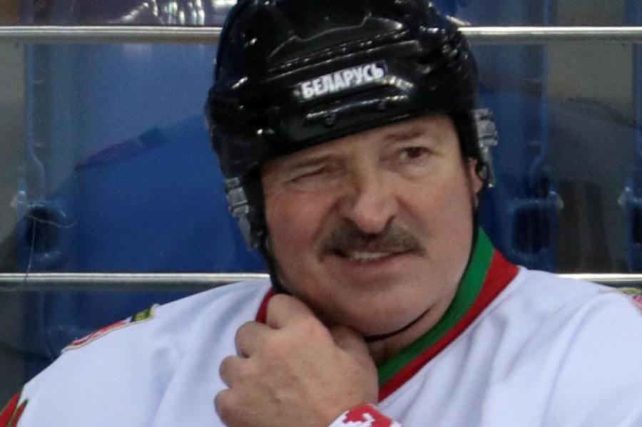 Федерация: даже хоккеист Лукашенко понимает важность плавания, а Латвия – нет