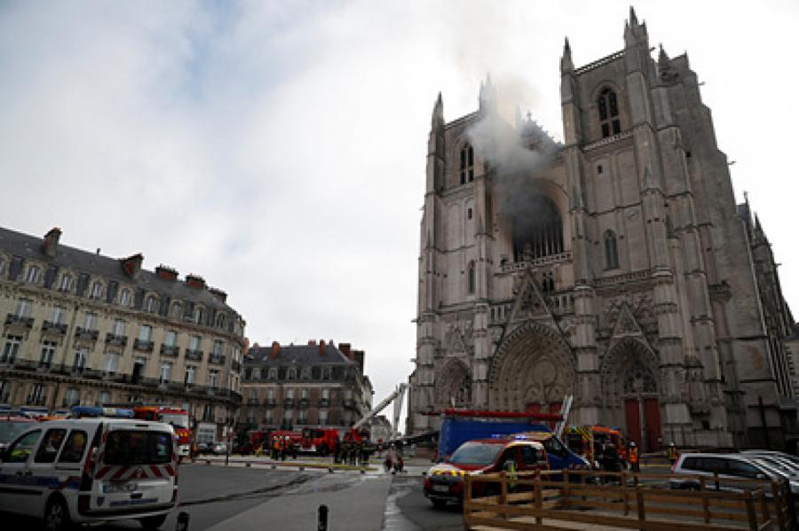 Оценены сроки восстановления собора XV века во Франции после пожара