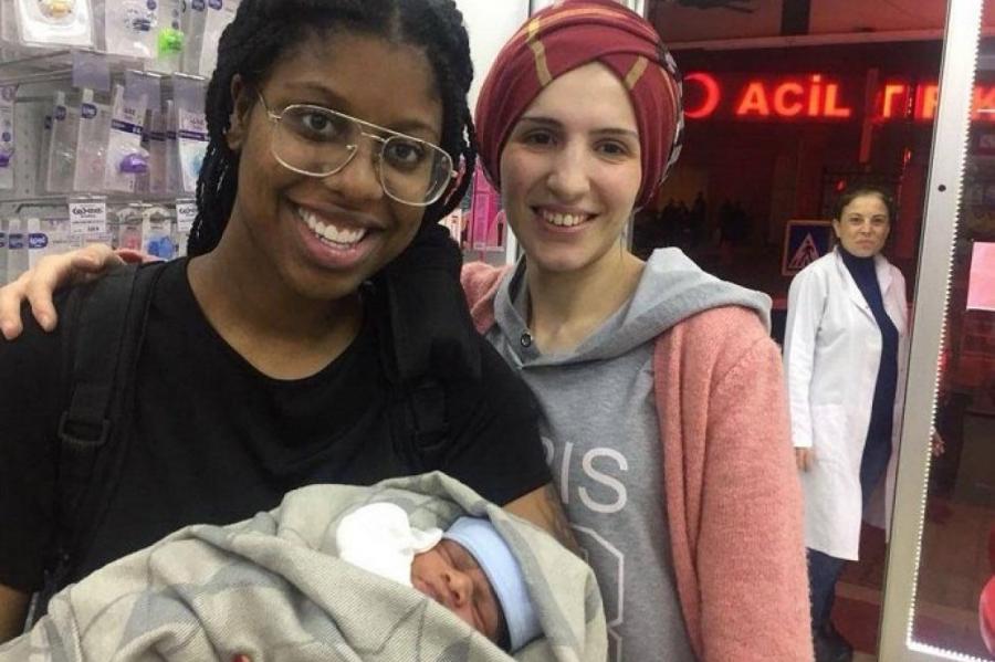 Американка родила ребенка в турецком отеле по роликам на YouTube