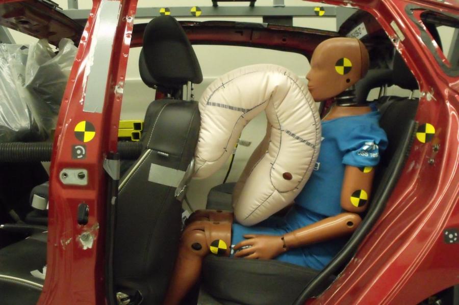 Фронтальные подушки безопасности для сидящих сзади появятся в машинах