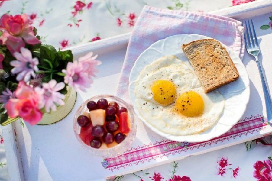 На завтрак: как приготовить идеальную яичницу
