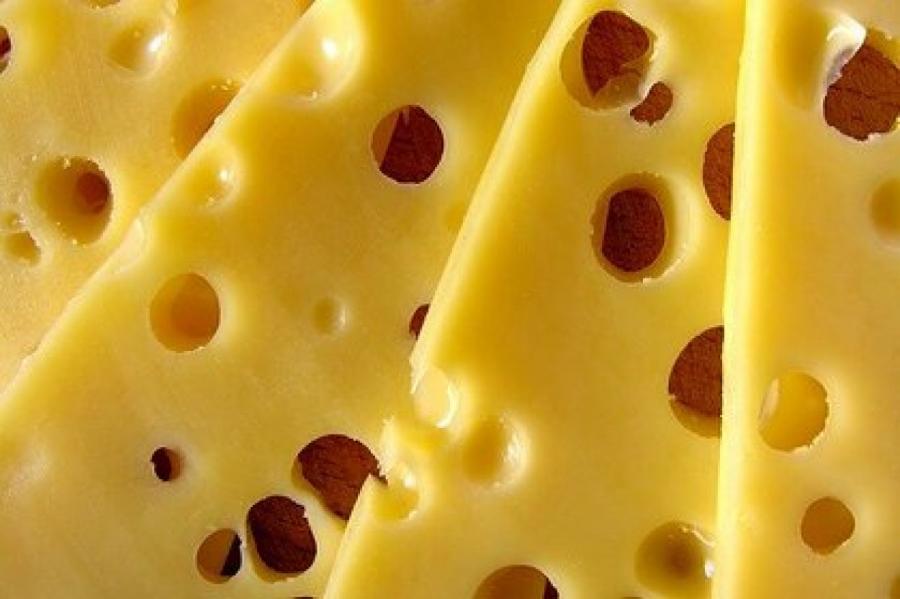 Эксперты назвали признаки качественного сыра