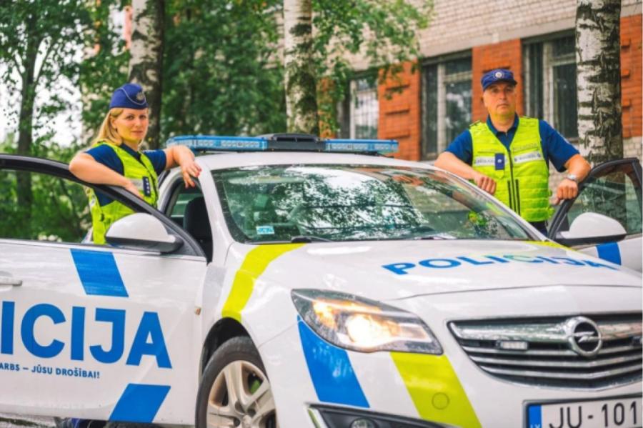 Внимание: латвийские полицейские меняют форму