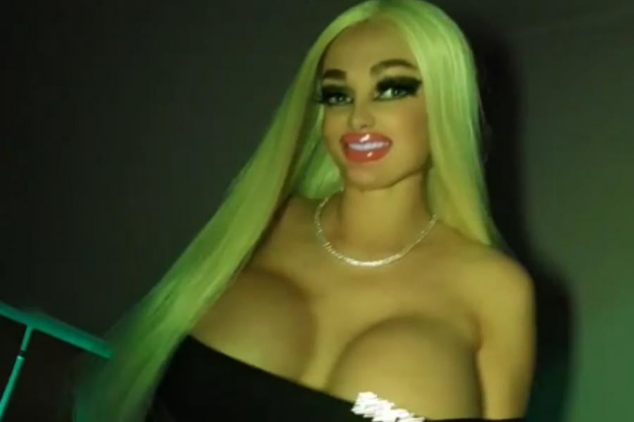 Итальянская модель с большой грудью опубликовала голые фото и откровенное видео. Metro