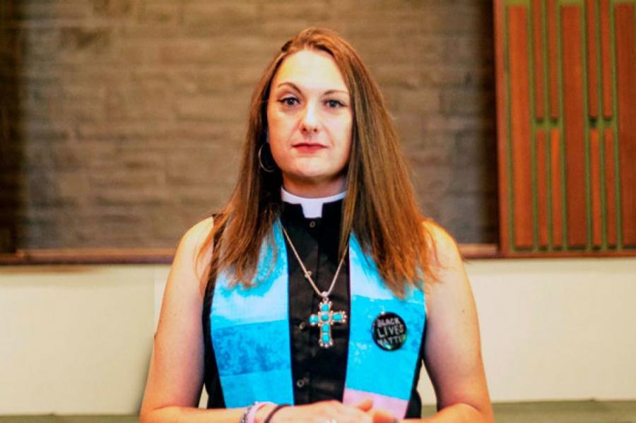 Пастор-трансгендер совершила камин-аут во время богослужения