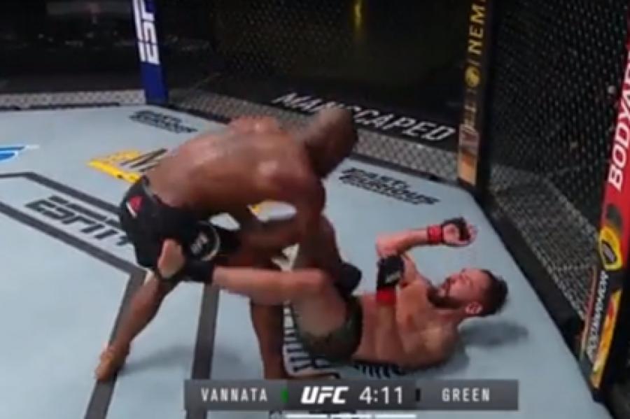 В сети появилось видео лучшего боя турнира UFC в Лас-Вегасе