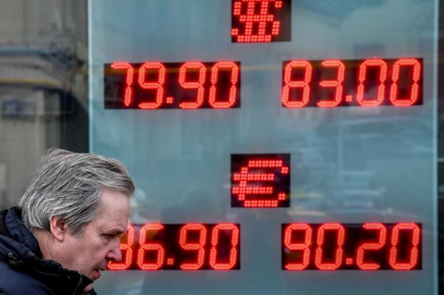 "Все банально": эксперты объяснили, почему рублю уже ничто не помогает