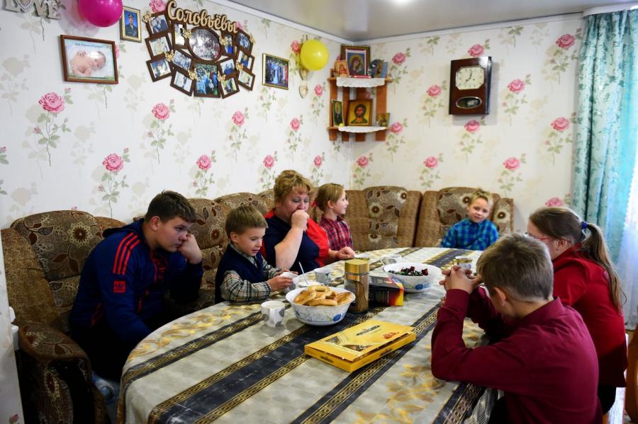 За чертой бедности оказался каждый пятый российский ребенок
