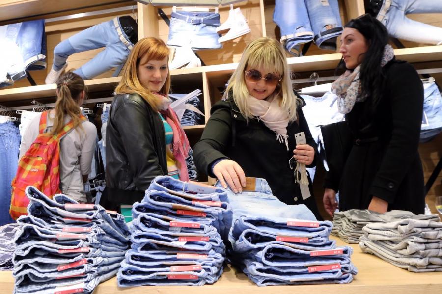 Латвийские покупатели возвращаются в магазины. Здесь их ждут неприятности