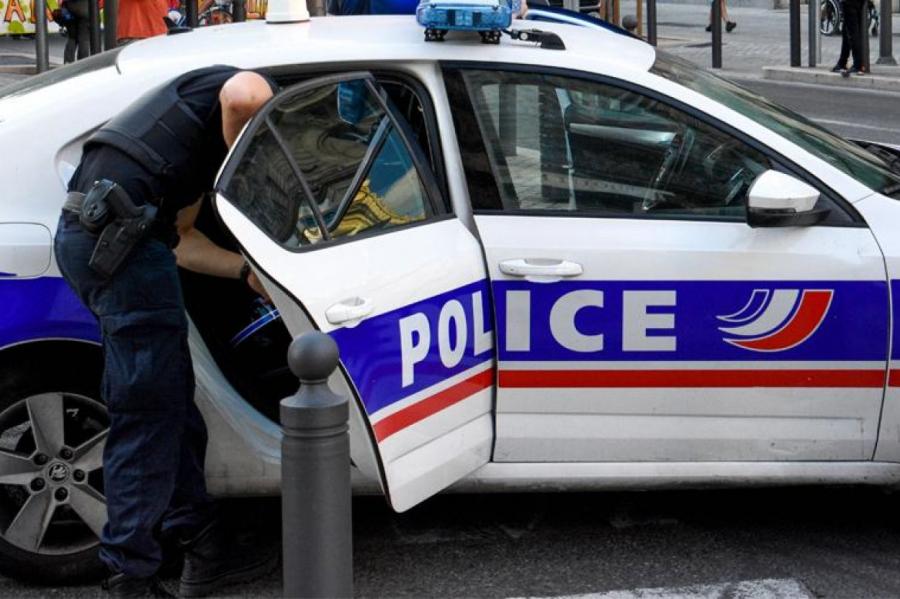 Вооруженный мужчина захватил заложников во французском городе Гавр