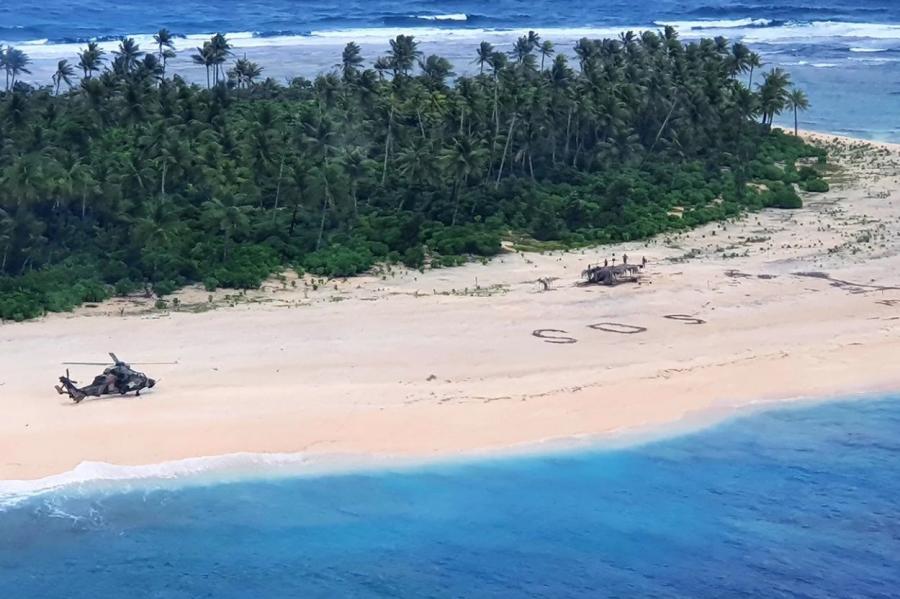 Троих моряков нашли на необитаемом острове в Тихом океане
