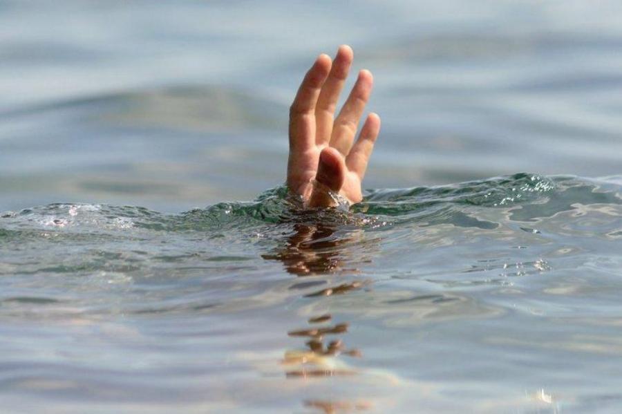 Девятилетний мальчик стал известным, когда спас отца из воды