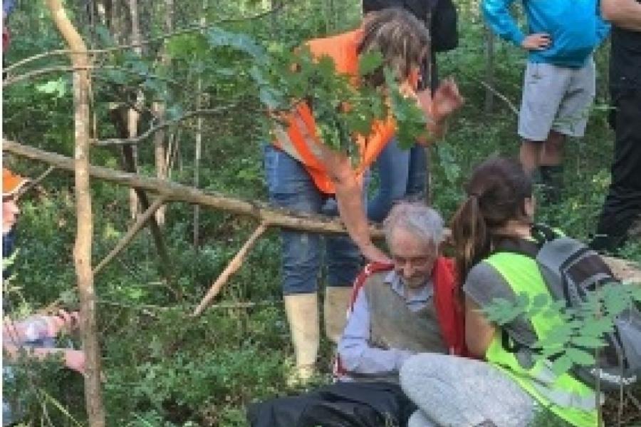 После нескольких дней поиска в лесу живым найден 86-летний Петерис Пейсиниекс