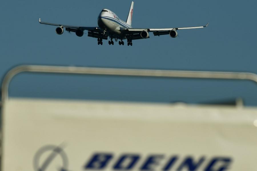 Шок журналистов: оказывается, в Boeing 747 до сих пор используются дискеты!