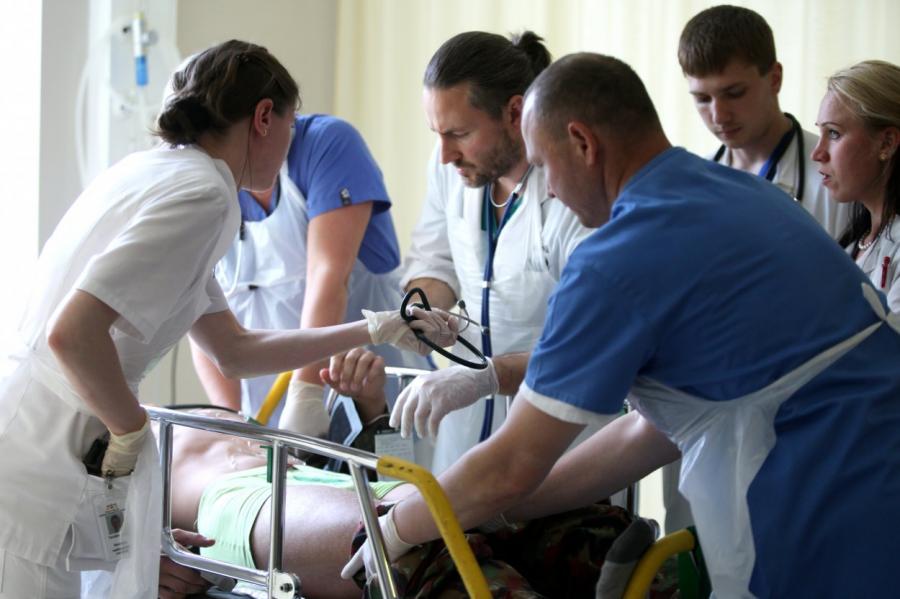 Кто будет нас лечить? Всего за год число врачей в Латвии сократилось на 3,6%