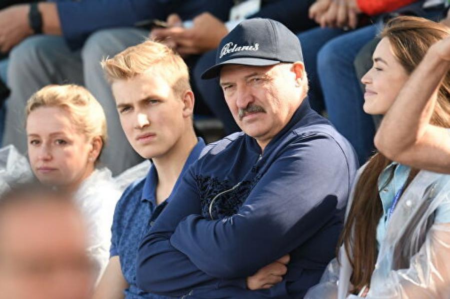 Лукашенко рассказал об оппозиционных настроениях своего 16-летнего сына (ВИДЕО)