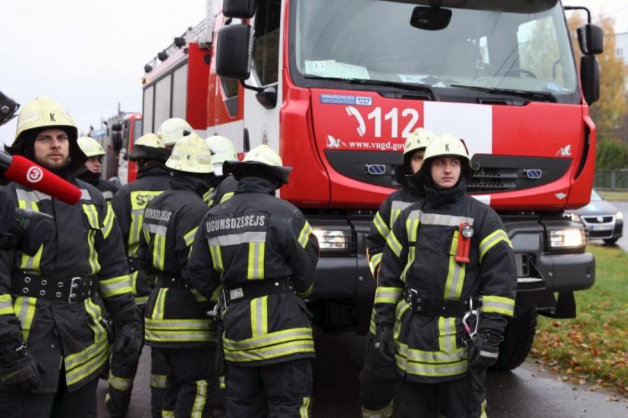 Из-за пожара повышенной опасности в Риге эвакуировали десятки человек