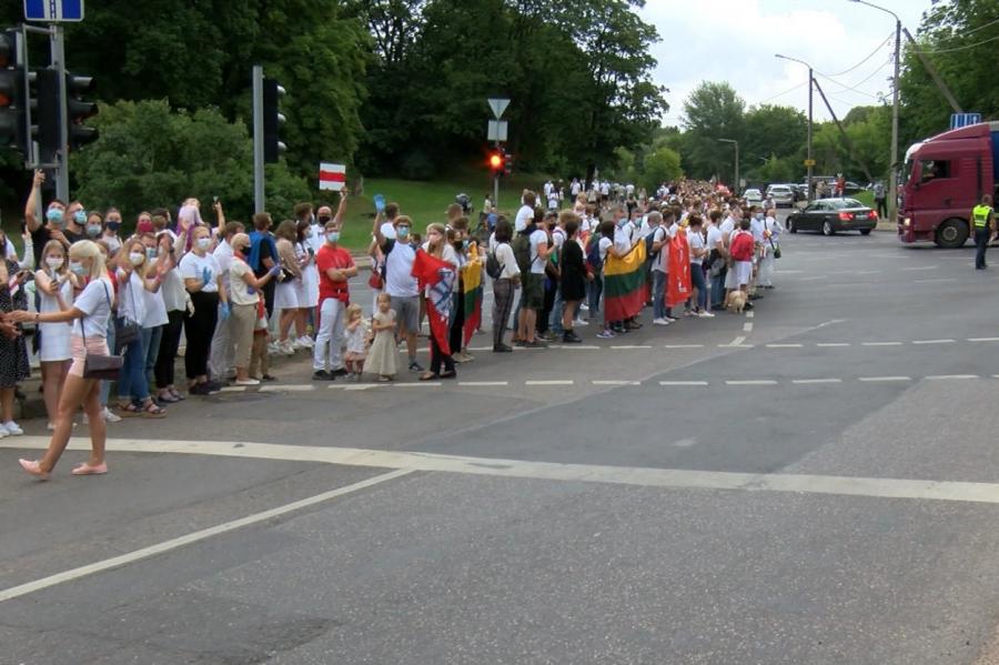 Десятки тысяч литовцев протестуют против Лукашенко (ВИДЕО)