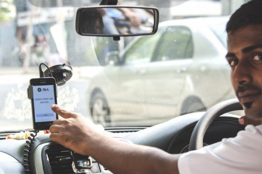 "Выпрыгивают из машины и бегут: еще раз о знании госязыка таксистами